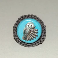 Broșă De-a v-ați ascunselea